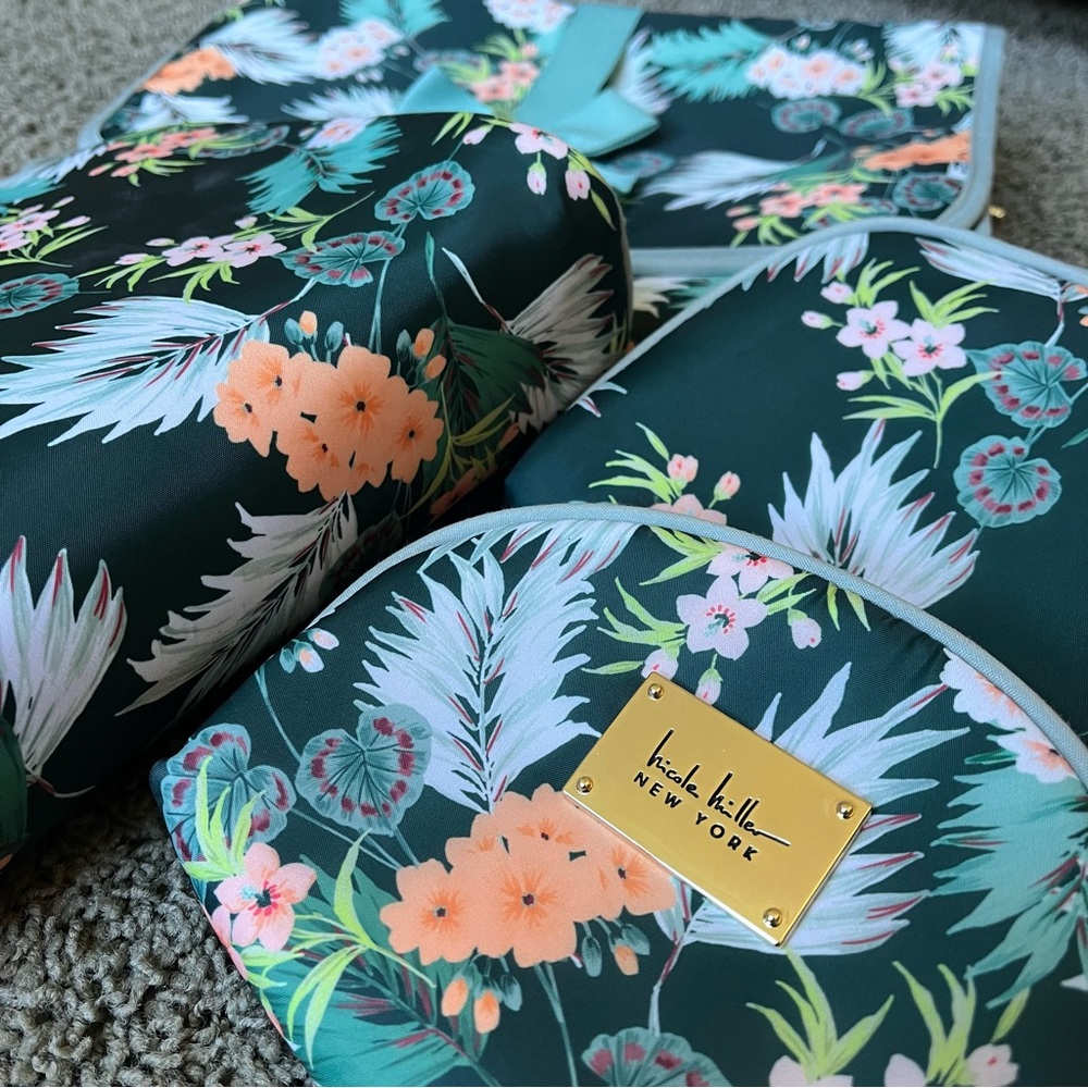 Nicole Miller Cosmetic Bag Set (4 pieces)